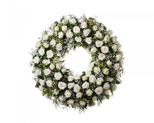 Rosas blancas, tallos paniculata, verdes variados
